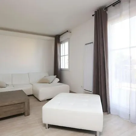 Comfortable Flat 15 Min From Paris Apartment