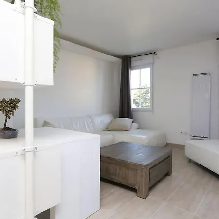 Comfortable Flat 15 Min From Paris Apartment