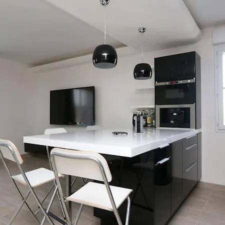 Comfortable Flat 15 Min From Paris